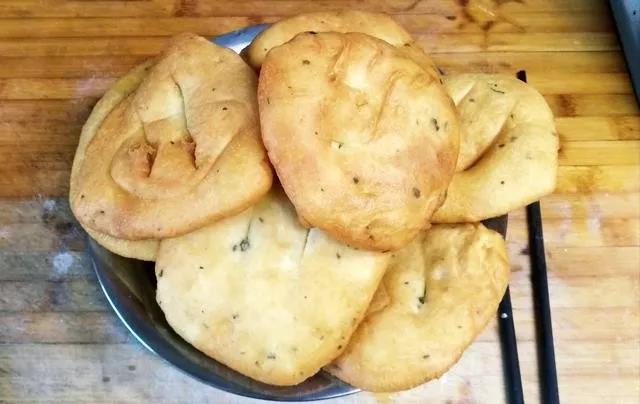 餛飩、刀削面、面條、肉夾饃、餡餅、發(fā)面油餅的和面方法及配方