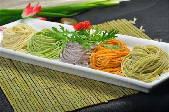 優(yōu)質(zhì)的生活和追求～“鮮濕面”應(yīng)時(shí)而生～強(qiáng)勢崛起！